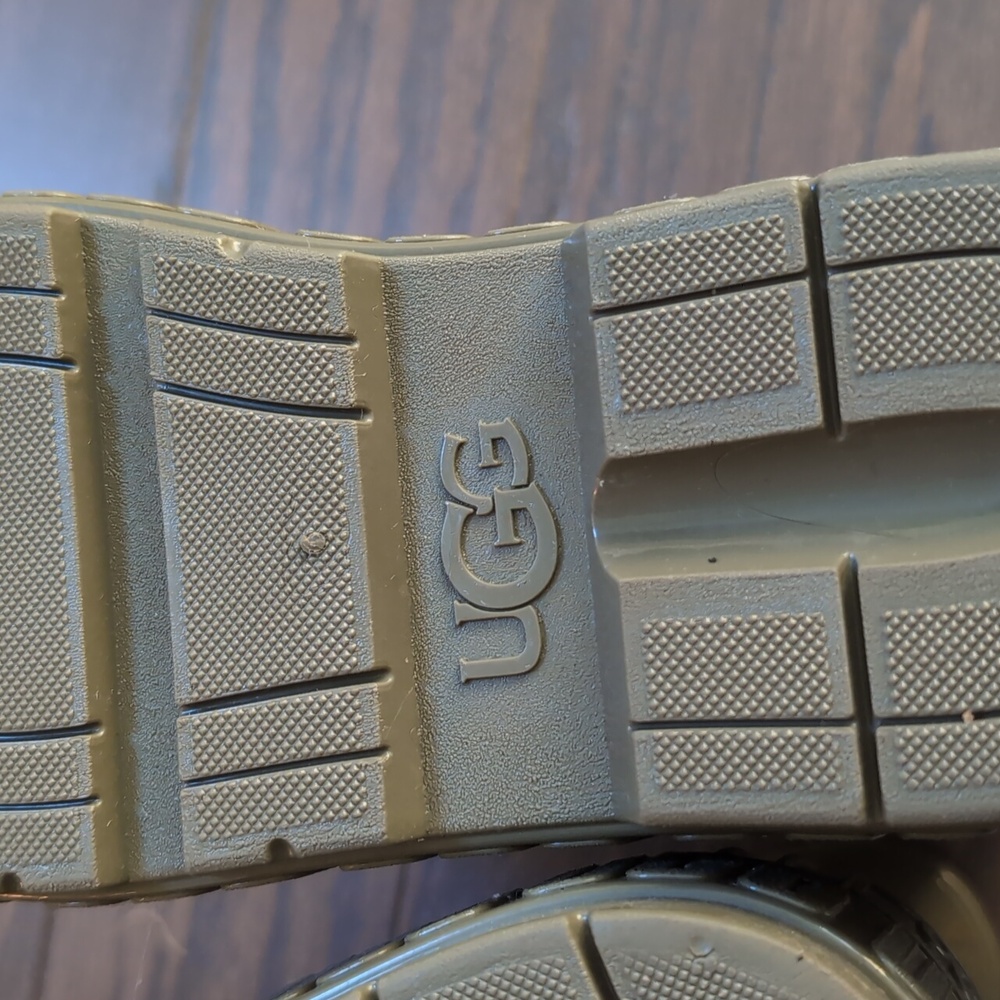 UGG Size 8 Olive Green Rain Boot - Picture 11 of 11
